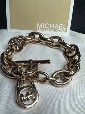 Classic Michael Kors bracelet rose-gold links chunky padlock charm